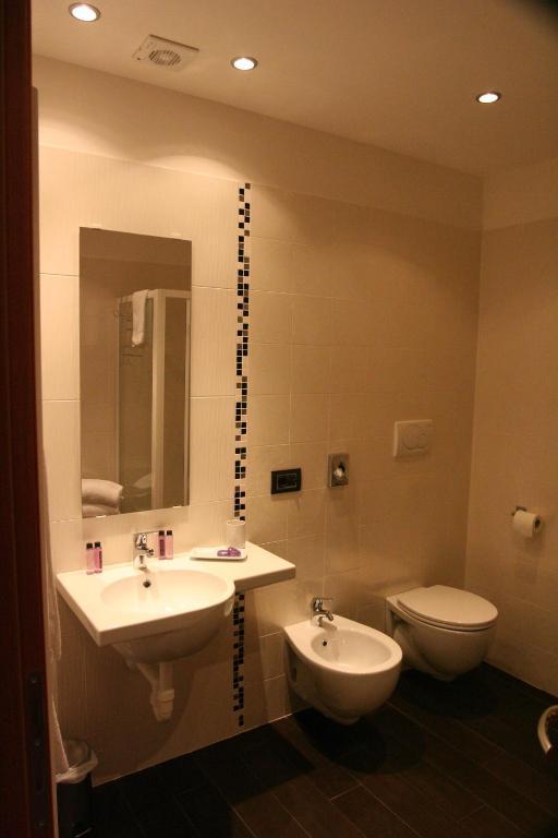 Marco Polo Hotell Vittorio Veneto Rum bild
